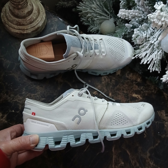 On Cloud X Lifestyle/Athletic Medical Field Shoes Size 11 for Women - Picture 1 of 10